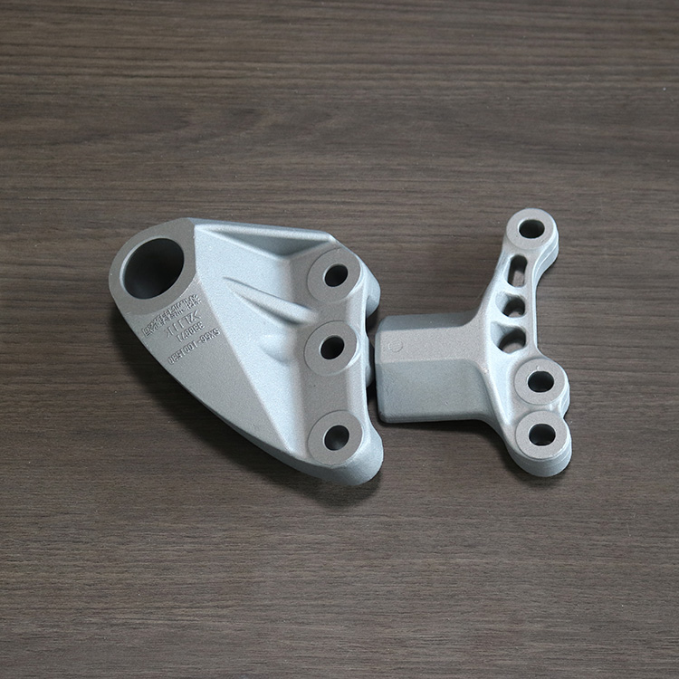 减震类托臂件（低压铸造）